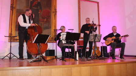 Die Musikgruppe Allegro ma non troppo spielt Klezmer Musik