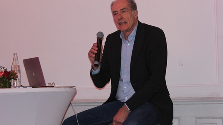 Referent Professor Benesch