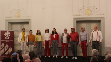 Ois is Voice bei ihrem Auftritt im Spiegelsaal